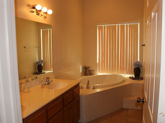 4th image of 10546 E 38th Pl