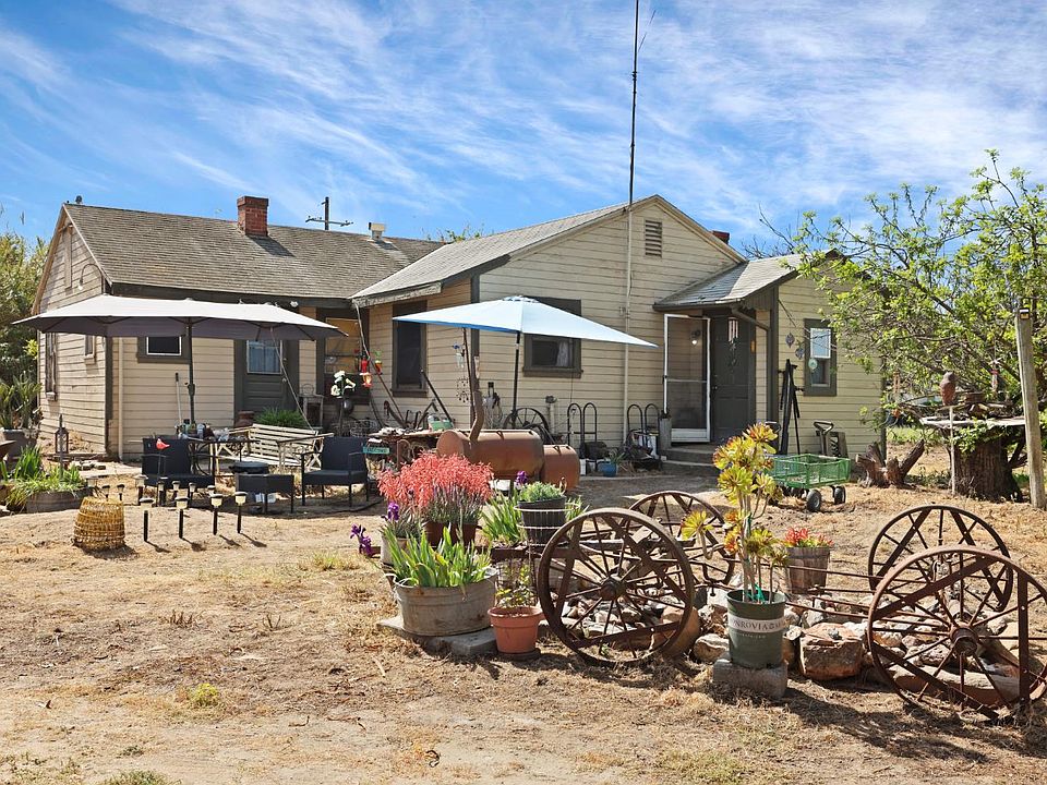 1st image of 21398 Oleander Ave