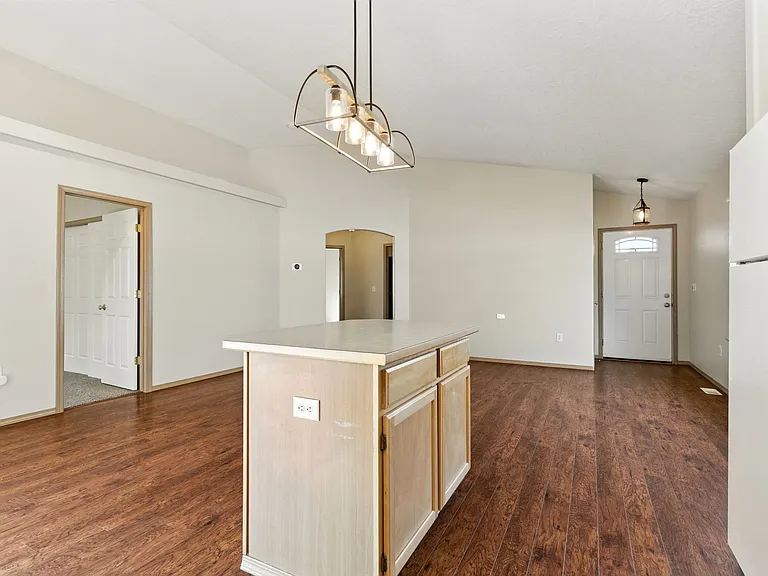 4618 E 14th Ave — Photo 3