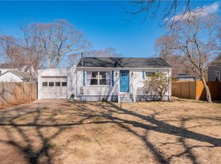 15 Cosett Rd, Warwick, RI 02886