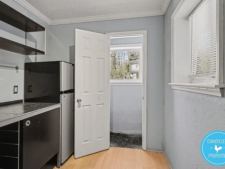 1047 W Academy St #12 — Photo 2