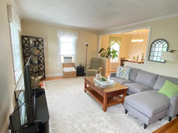 58 Dorothy Rd, Arlington, MA