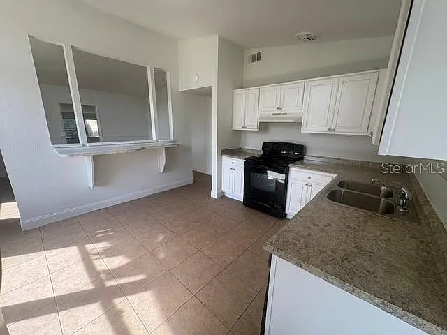 3 bed 2 bath SFH — Photo 2