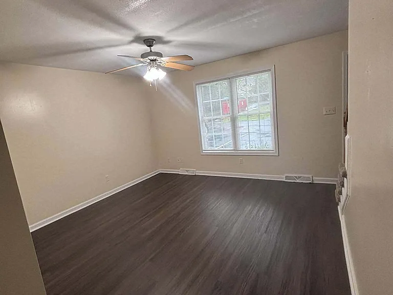 102 Jeremiah Ct — Photo 13