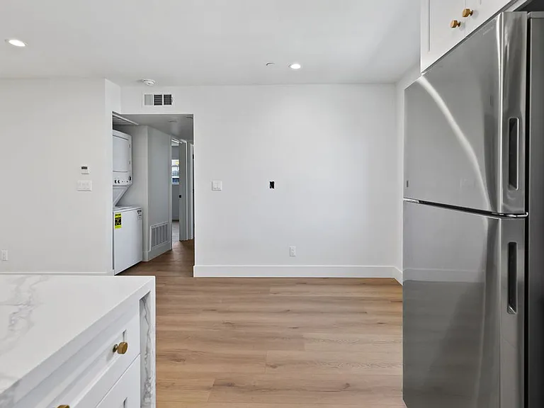 4264 42nd St — Photo 9