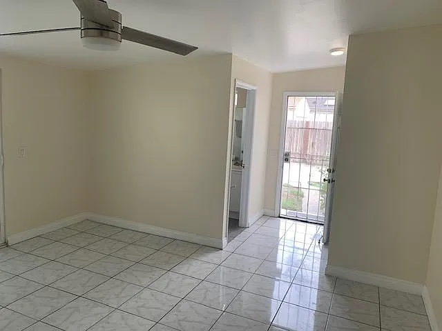 8624 Lilienthal Ave — Photo 30
