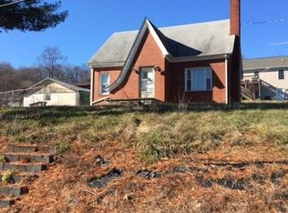 56 2nd St, Staunton, VA 24401