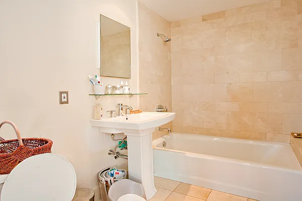 Sold by Avenue Sotheby's International Realty | media 5