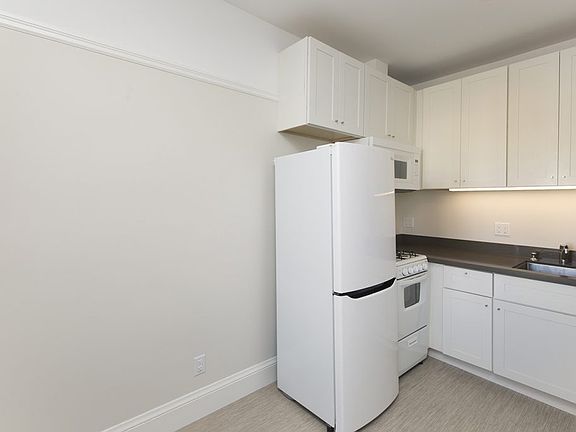 5th image of 2563 Clay St #5