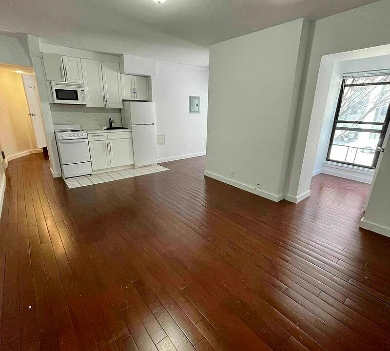 1st image of 262 W End Ave Lbby A