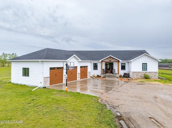 3565 Donna Dr, Grand Forks, ND 58201