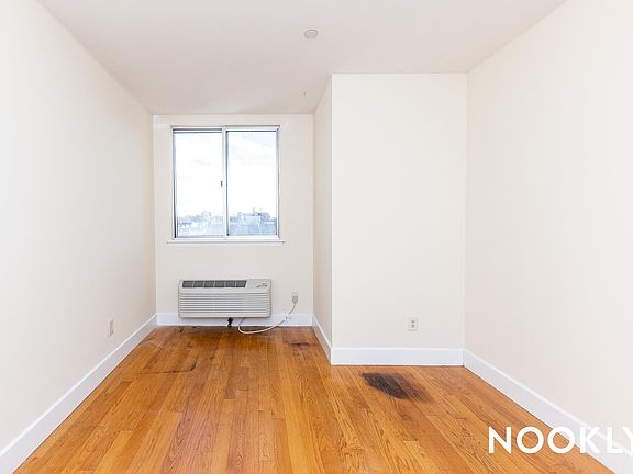 5th image of 756 Myrtle Ave APT 3B