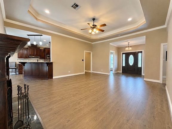 3rd image of 629 Pioneer Dr