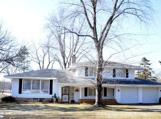 3074 Minnehaha Ct, Wayzata, MN 55391