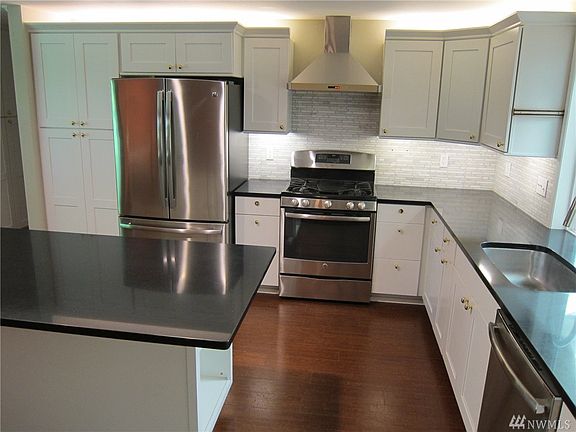 4th image of 890 Hillrise Ct NE