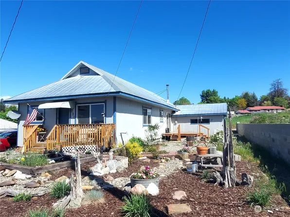 231 Dewberry Avenue E, Omak, WA 98841