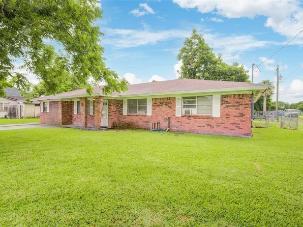 1421 N Ave S, Freeport, TX 77541