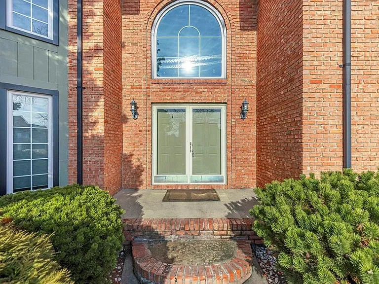 4885 Homestead Dr — Photo 3