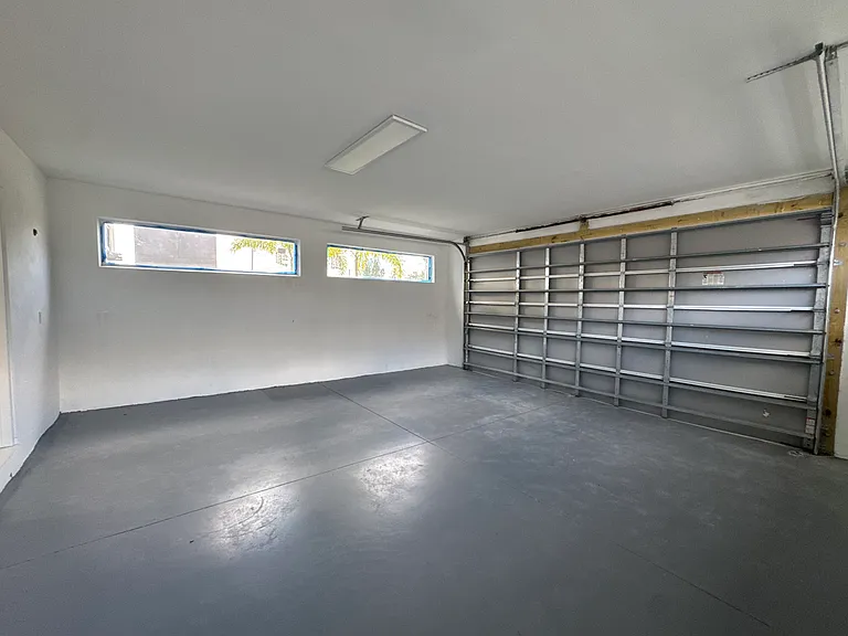 1882 Coral Point Dr — Photo 47