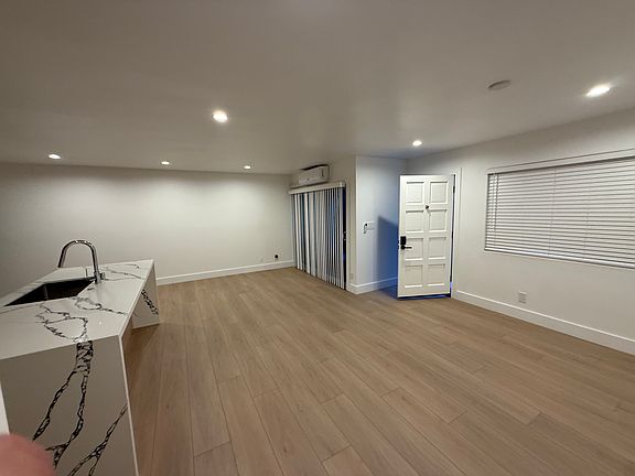Living room/dinging area
