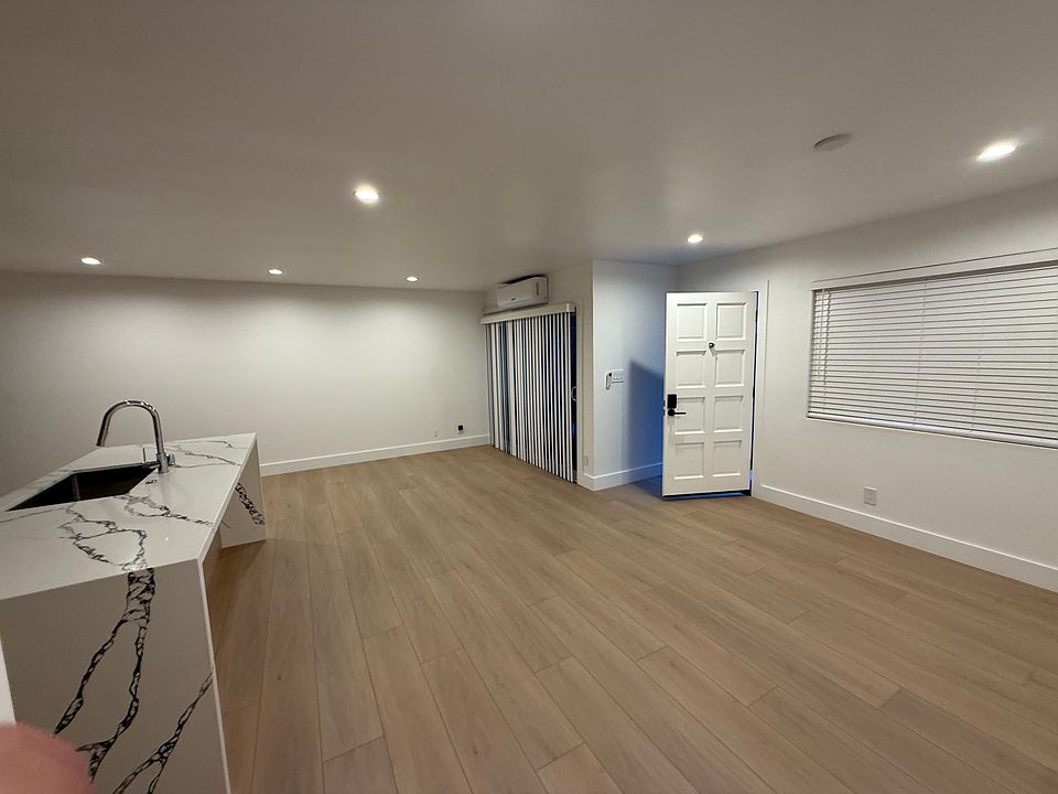 Living room/dinging area