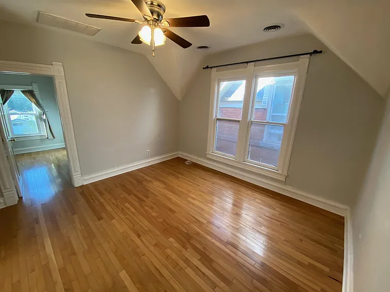 220 W 2nd Ave #2 — Photo 3