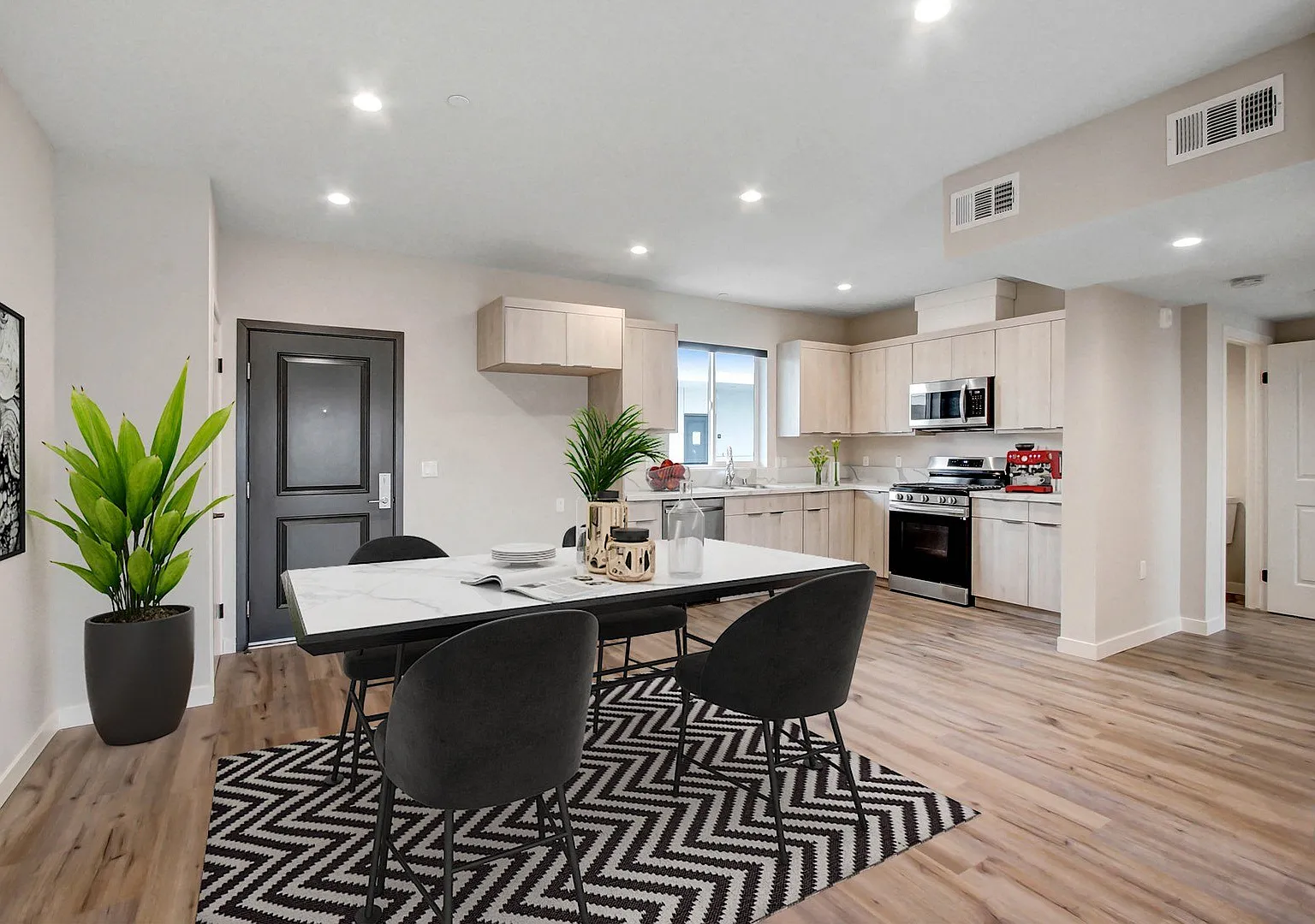 5501 Laurel Canyon Blvd — Photo 4