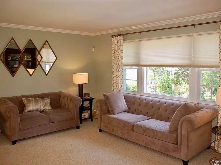 18 Coralyn Ave — Photo 3