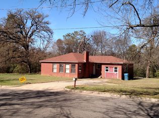 228 W Cross St, Mt Pleasant, TX 75455