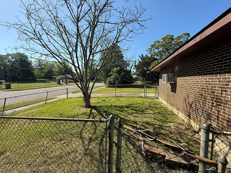 5190 Greensboro Dr — Photo 2
