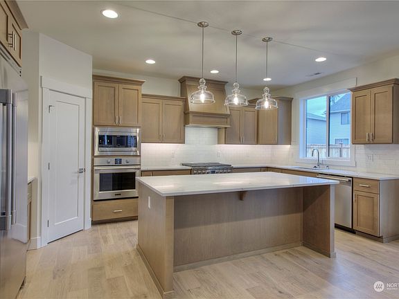 5th image of 7611 Ruby Dr SW