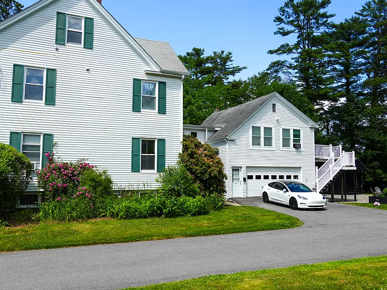 139 Allen Ave — Photo 3