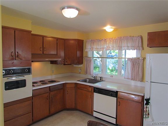 3rd image of 1302 Abington Pl