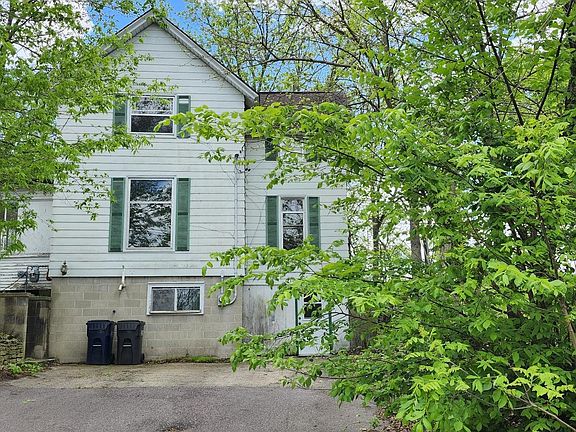 2nd image of 215 W Mill St