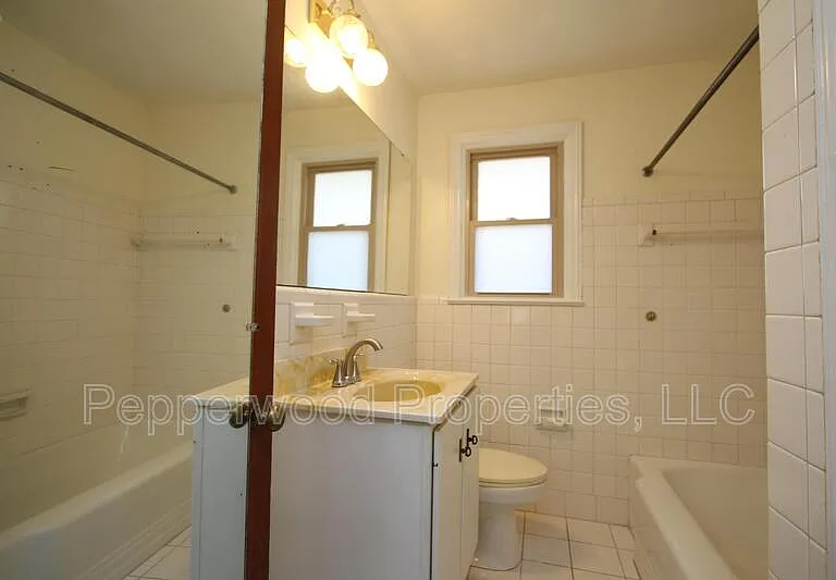 327 N Park Dr — Photo 8
