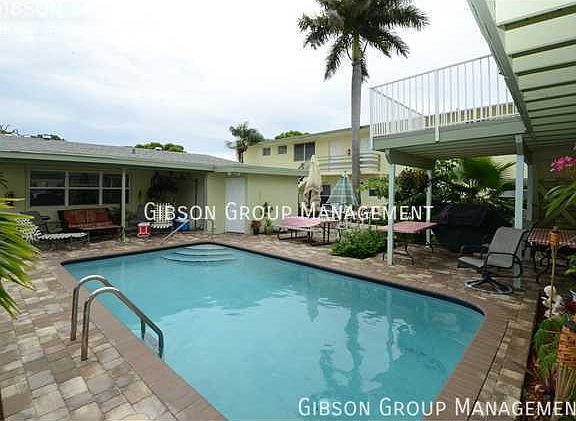 2nd image of 1015 NE 9th Ave APT 2