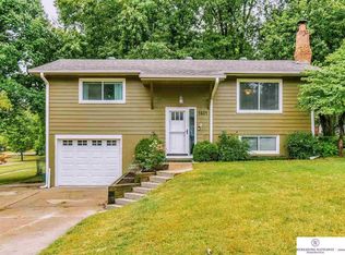 5804 N 93rd St, Omaha, NE 68134