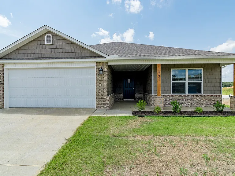 1721 Forest Dr — Photo 1