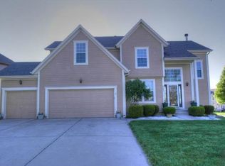 5302 Lakecrest Dr, Shawnee, KS 66218