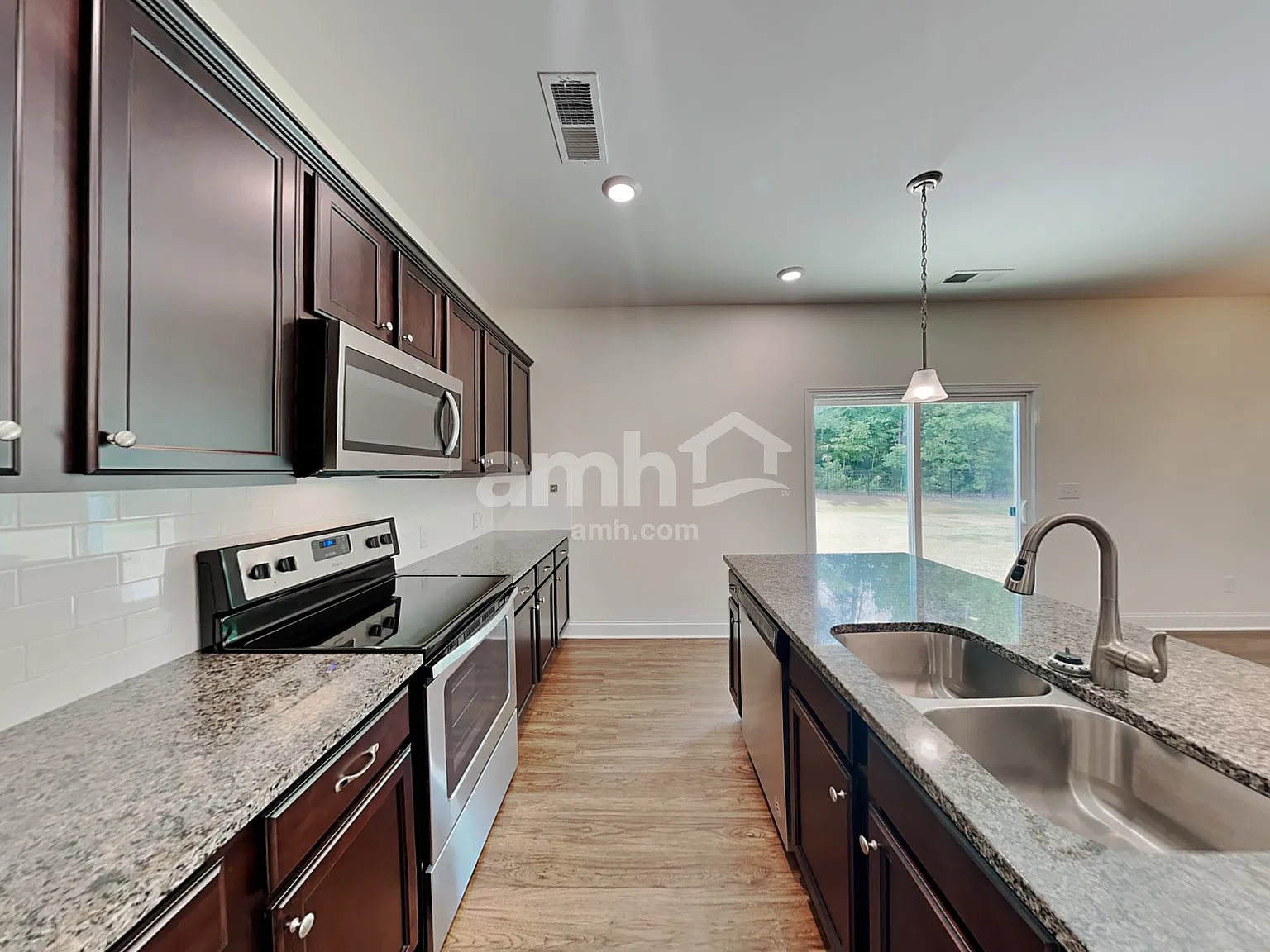 3 bed, 2.5 bath, 1834 sqft, $2,385 — Photo 4