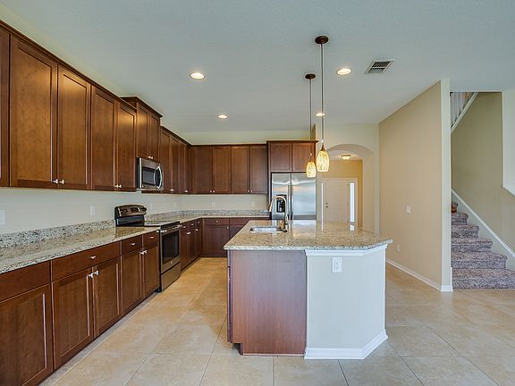 5th image of 302 Dakota Hill Dr