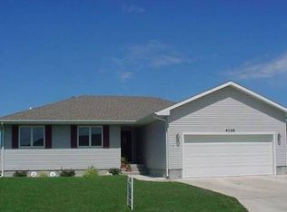 4128 Sun Ridge Rd, Grand Island, NE 68803