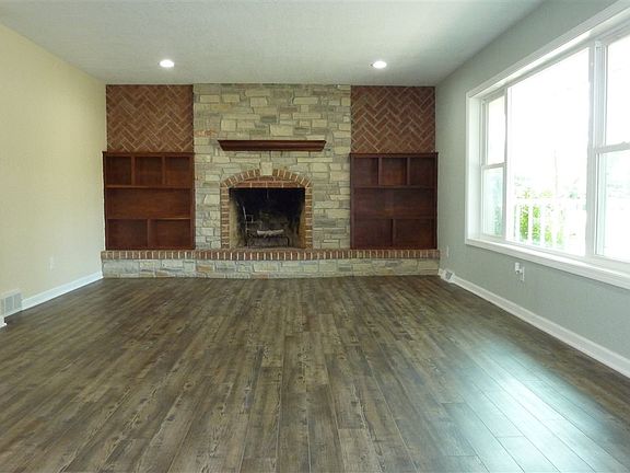 4th image of 726 Tower Dr