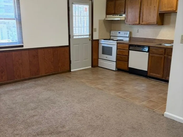 2813 Whitener St — Photo 10