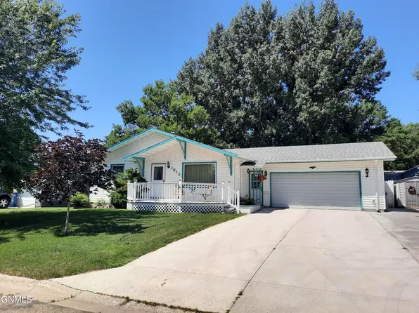 1613 6th Ave NE, Jamestown, ND 58401