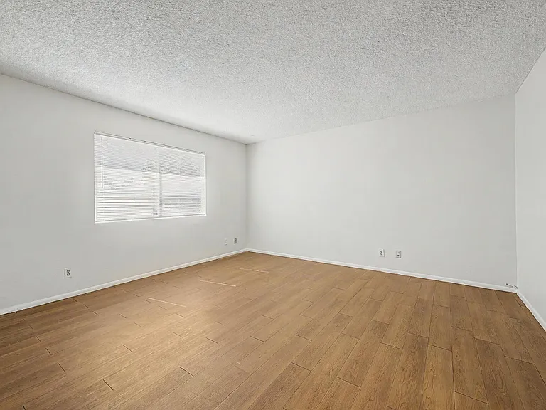 2605 E Lemon St — Photo 5
