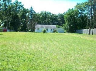 56259 Mayflower Rd, South Bend, IN 46619