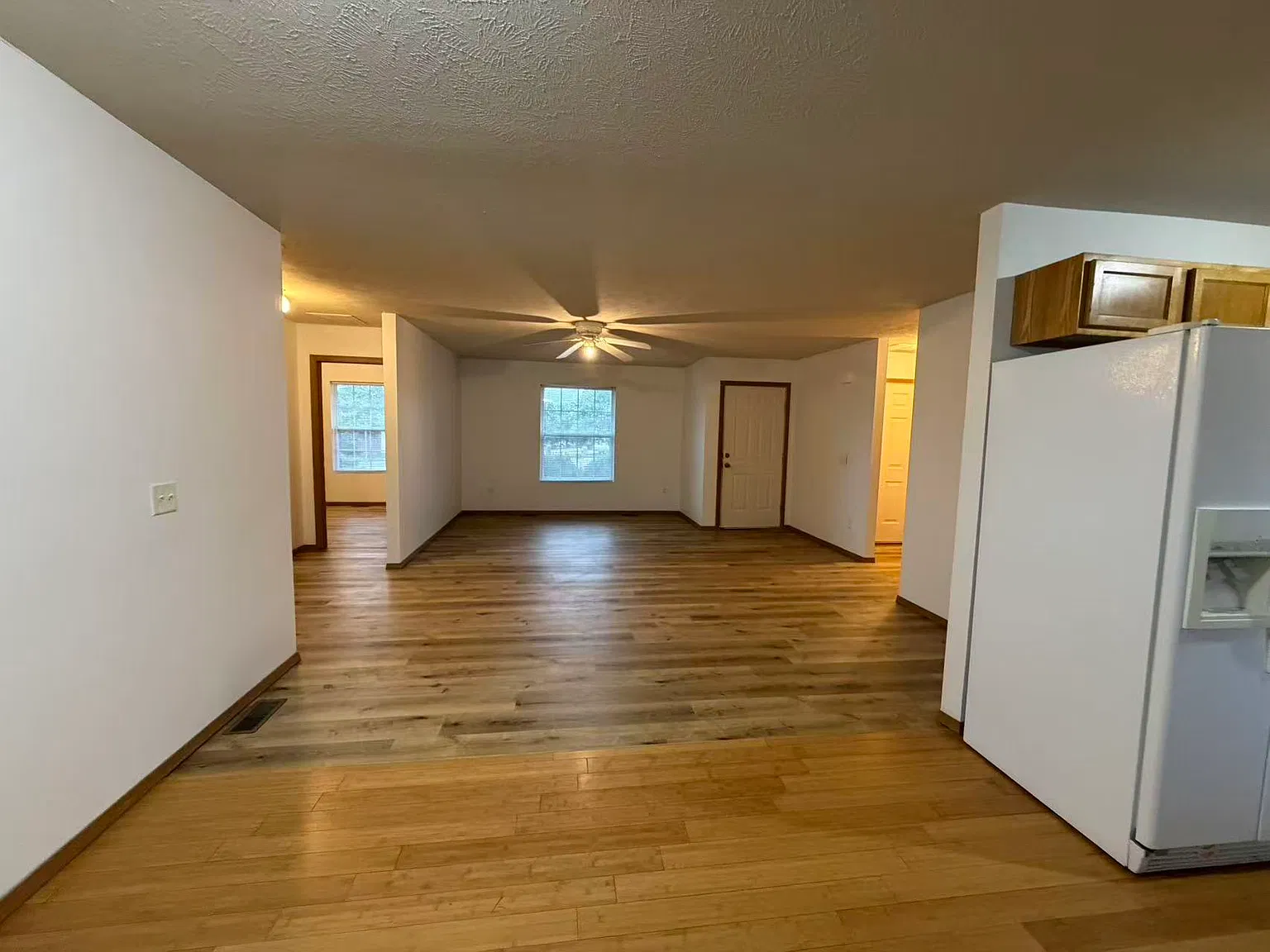 3 bed, 1358 sqft, $1,595 — Photo 4