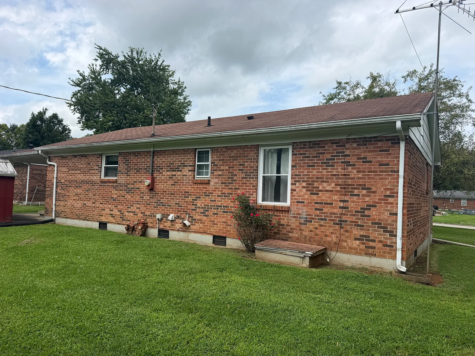 3 bed, 1075 sqft, $1,795 — Photo 2