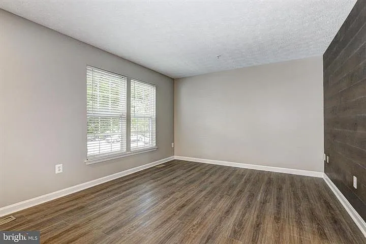9306 Vanguard Ct — Photo 3